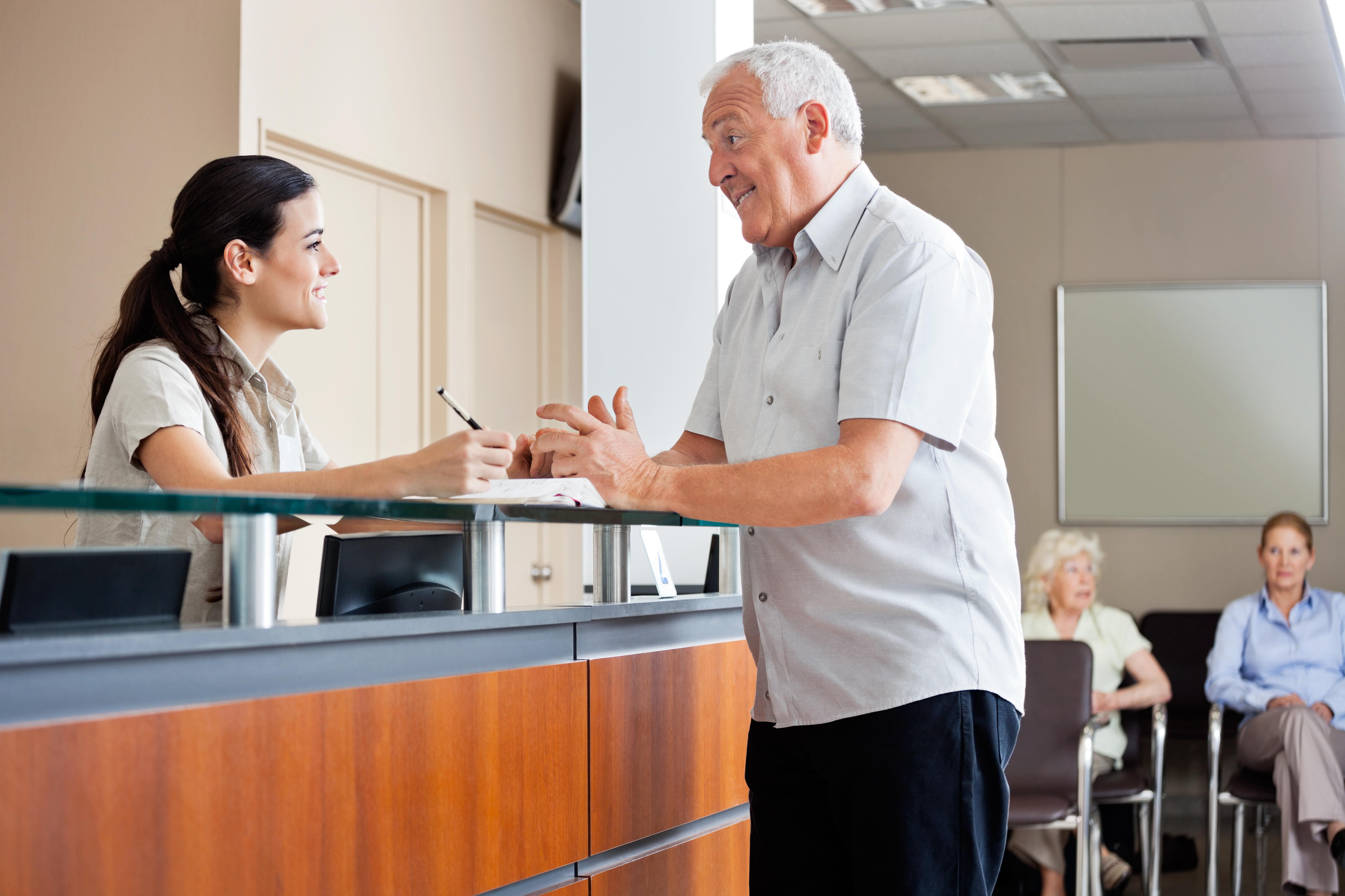 Nurse supporting a patient during check-in at an ambulatory surgical centre accredited under DNV’s NIAHO standards