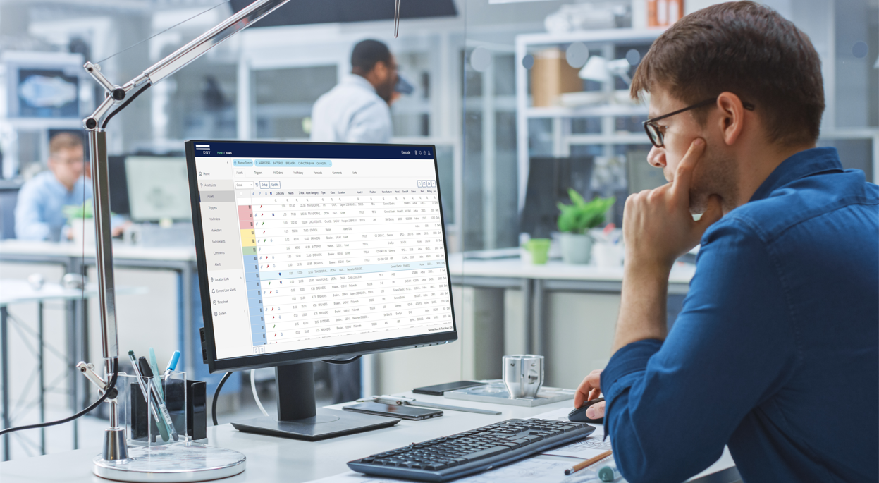 Engineer using Cascade software on PC