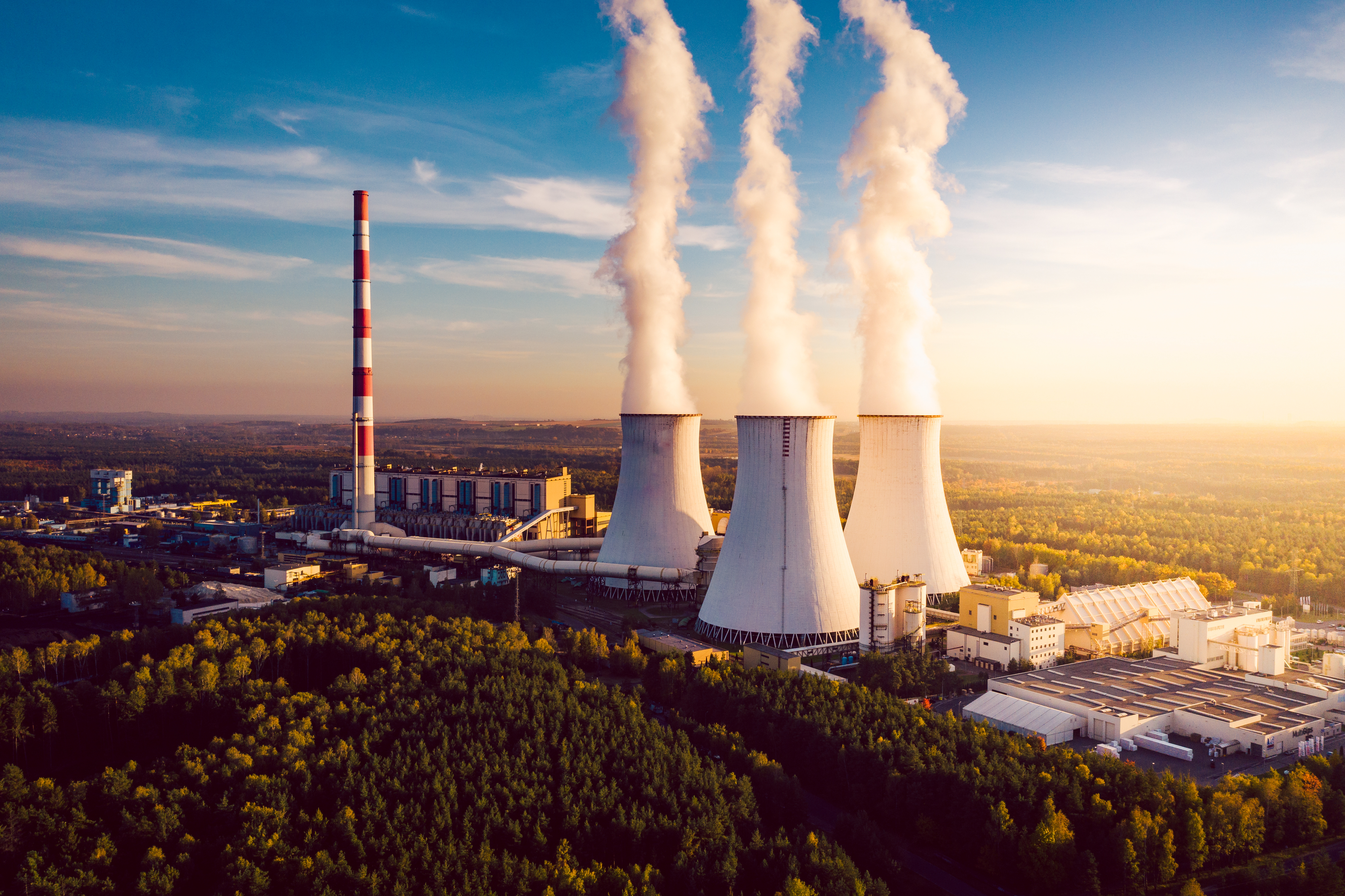 Industrial facility with emissions stacks symbolising climate reporting, science-based targets, and decarbonization challenges.