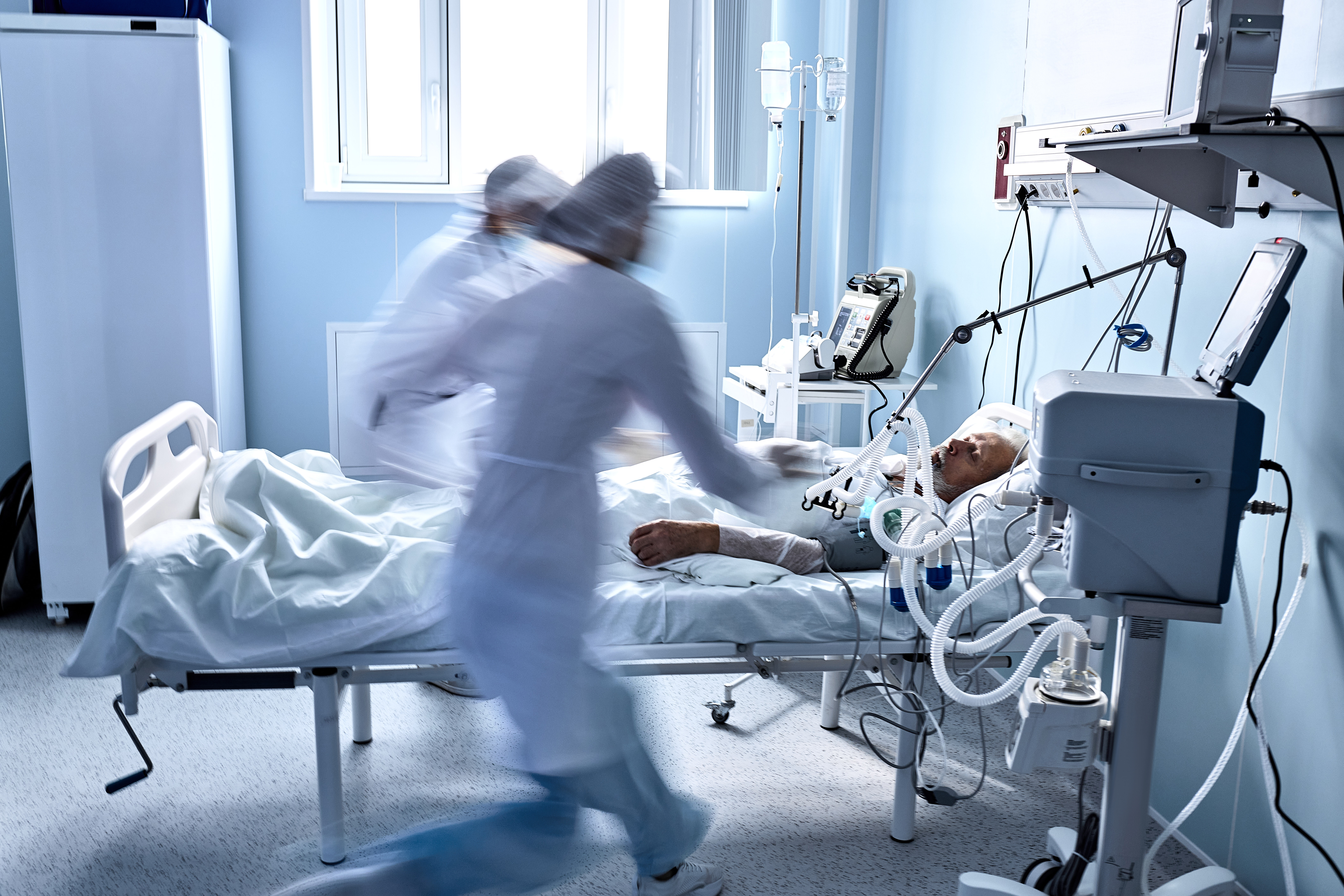 Critical care team managing a patient on extracorporeal life support equipment in a facility aligned with DNV ECLS Certification standards